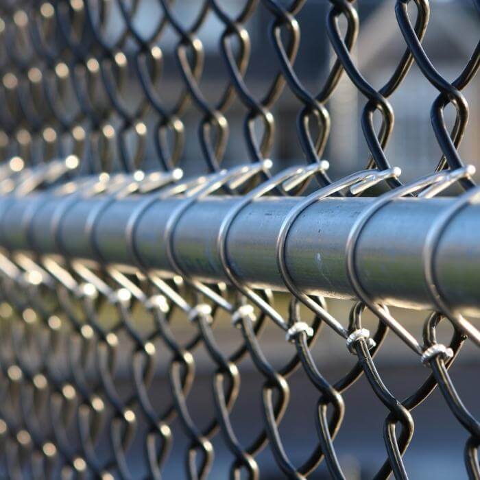 New chain link fence installed in Fort McMurray